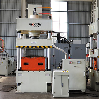 液压机